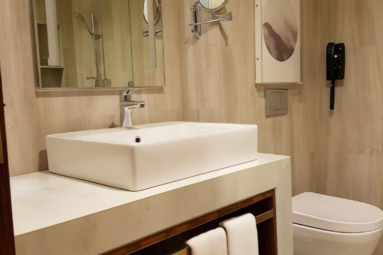 Bathroom 24