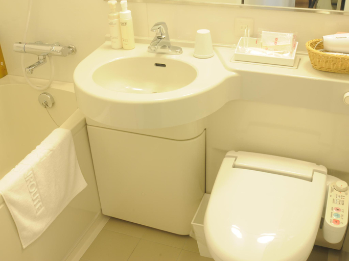 Bathroom 16
