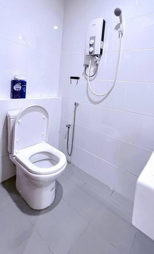 Bathroom, Sunrise@Gurney Spacious 2BR Duplex, Pulau Penang
