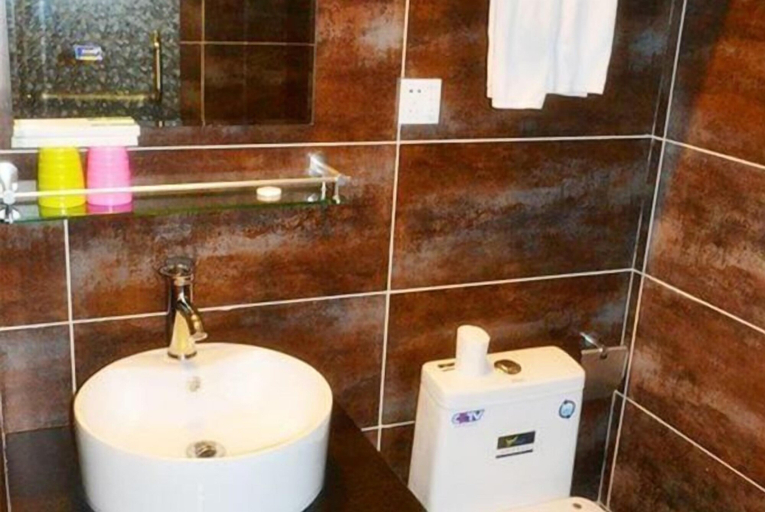 Bathroom 2, Harbin Cashbox Express Hotel, Harbin