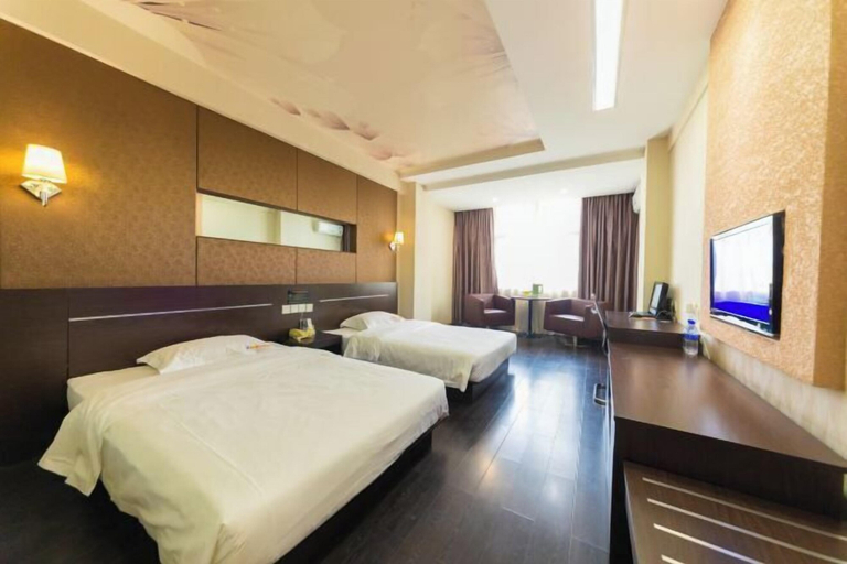 Bedroom 2, Mangshi Beautiful Spring Business Hotel, Dehong Dai and Jingpo