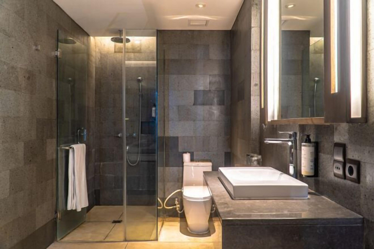 Bathroom 16