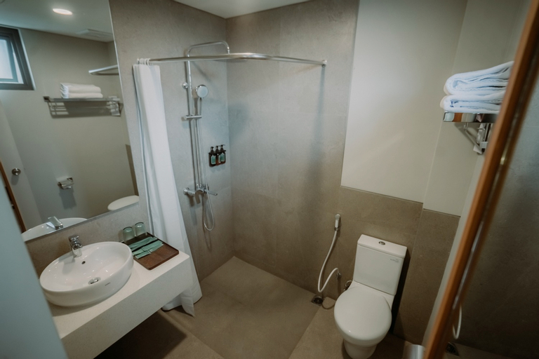 Bathroom 11