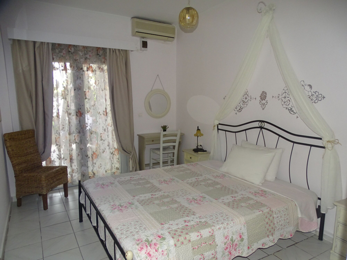 Bedroom 5, Blue Dreams, Central Greece
