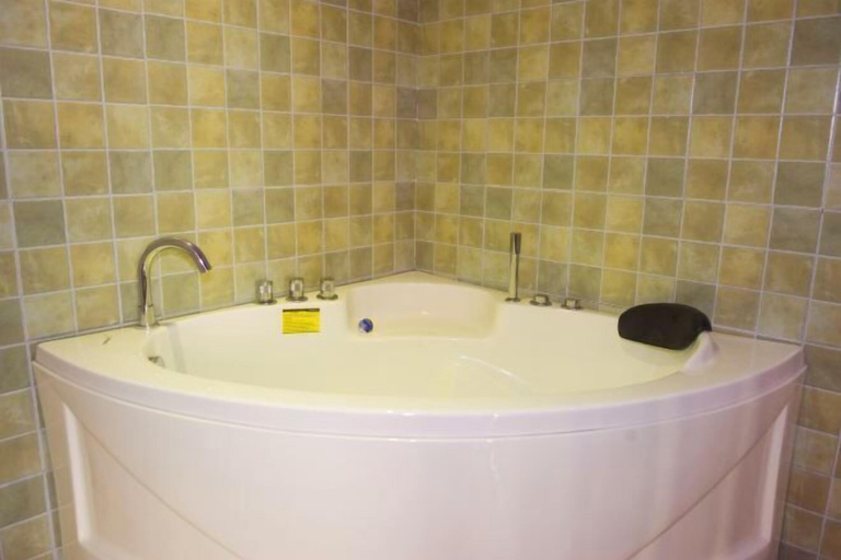 Bathroom 4, Fubang Hotel, Yichun