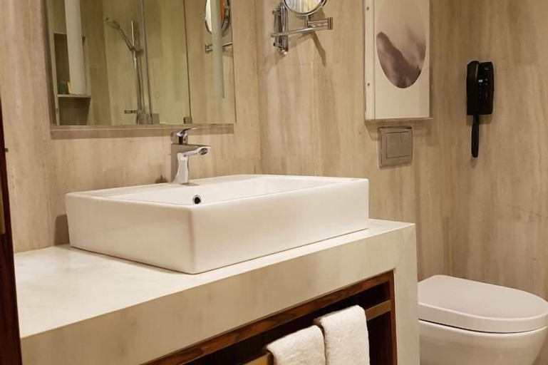 Bathroom 23