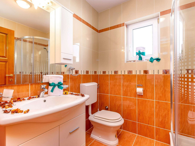 Bathroom, Modern Ground Floor Apartment With Private Terrace and Jacuzzi, Crikvenica