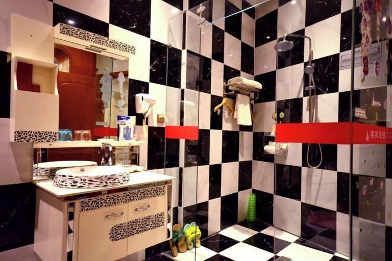 Bathroom 3, Guoran Theme Hotel (Wuhan Huquan), Wuhan