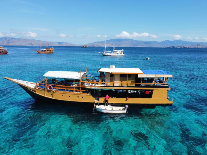 Liveaboard komodo Tour 2Days 1Night share trip, West Manggarai