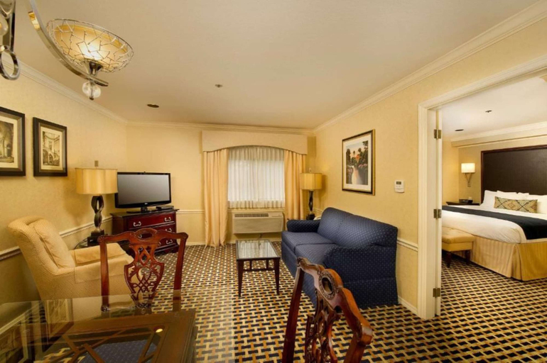 Bedroom 3, Best Western Plus Puyallup Hotel, Pierce