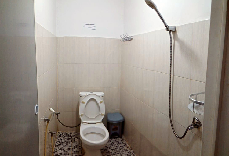 Bathroom, Gwen inn, Ketapang