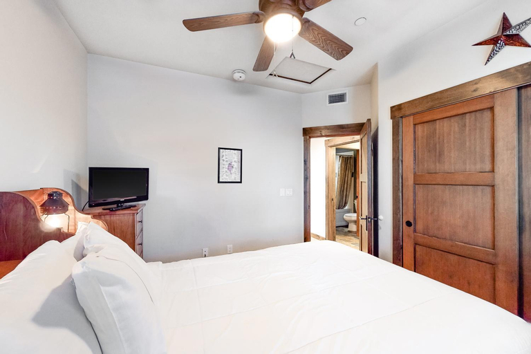 Bedroom 2, Woodwinds 19, Mono
