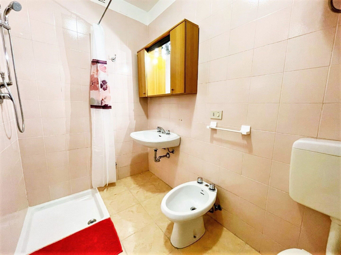 Bathroom 3, Nice Villa in Caorle With Balcony, Venezia
