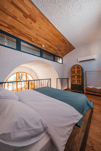 Bedroom 2, Feronia Suites, Kartepe