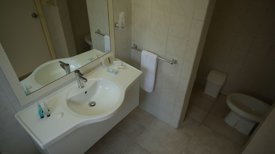Bathroom 5, Manara Riva Suites, Beirut