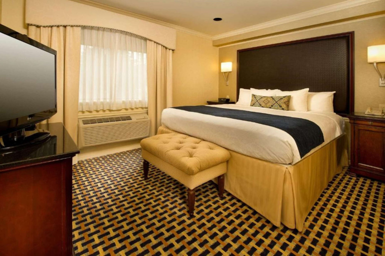 Bedroom 3, Best Western Plus Puyallup Hotel, Pierce