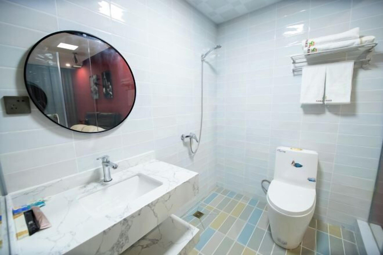 Bathroom 3, Zaozhuang Ruyue Film Theme Hotel, Zaozhuang