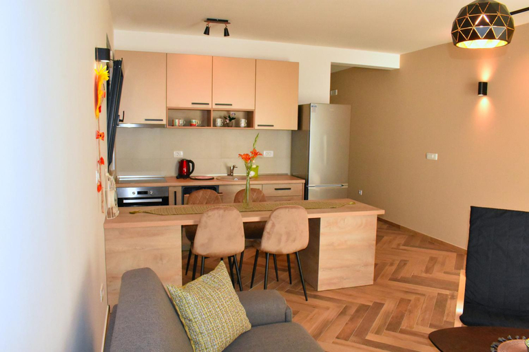 Kitchen 5, White Star Apartments