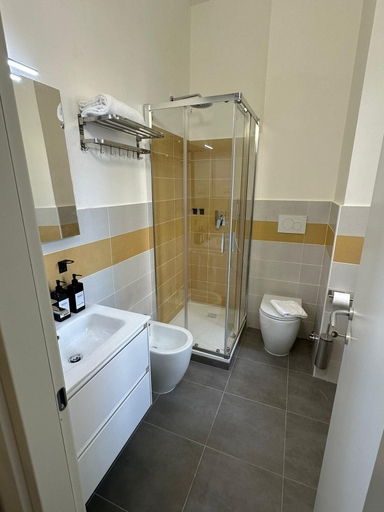 Bathroom 5, Bed&BikeRome ANGELICO, Rome