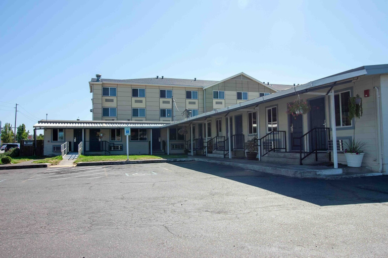 Exterior & Views 2, Golden Kent Motel, King