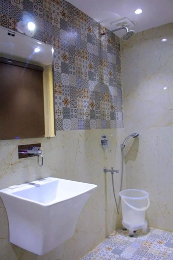Bathroom 3, HOTEL KANDA CONTINENTAL, Amritsar