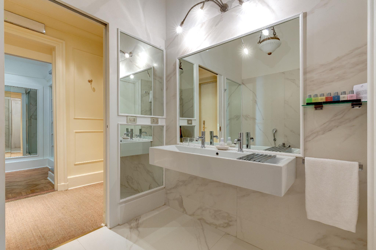 Bathroom 28