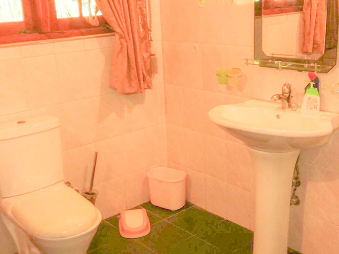 Bathroom 4, Mahi Villa, Bentota