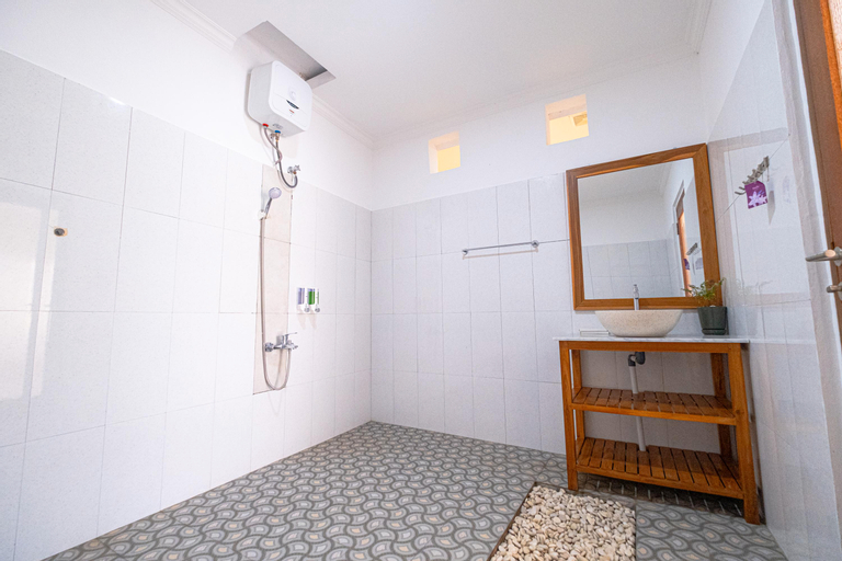 Bathroom 14
