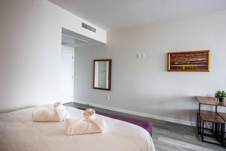 Others 5, Cali King Size One Bedroom Luxurious Suite in DTSD, San Diego