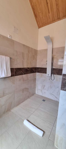 Bathroom, Mahafaly Hotel & Resort, Vakinankaratra