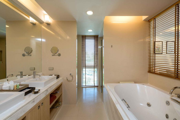 Bathroom 20
