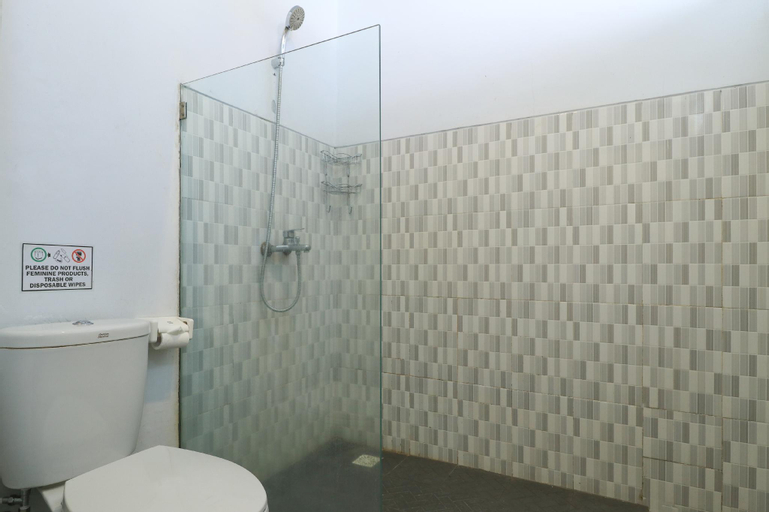 Bathroom 12