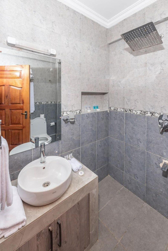 Bathroom 3, Esiankiki Resort & Spa, Kieni