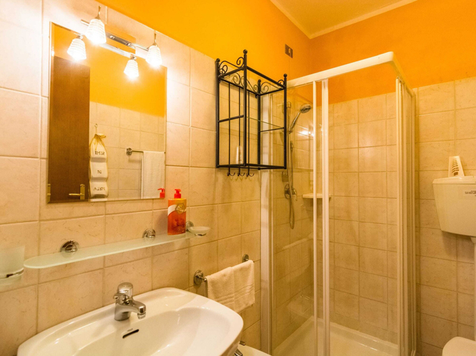 Bathroom 5, Holiday Home in Umbria Near Perugia, Perugia