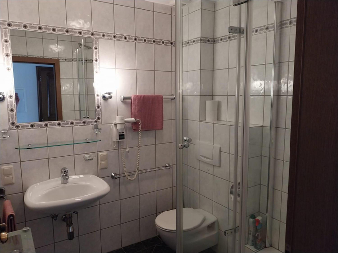 Bathroom, Weingut-Ferienwohnungen Lorenz - nur Urlaubsgaste, Trier-Saarburg