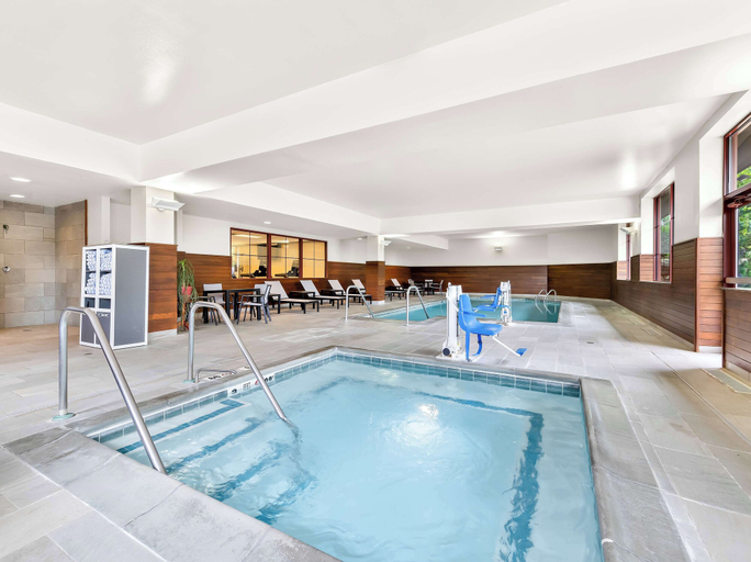 Sport & Beauty 2, Hampton Inn & Suites Lake Placid, Essex
