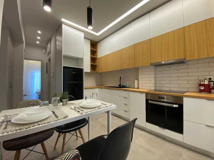 Dining Room 5, Piraeus Apartment for rent, Attica
