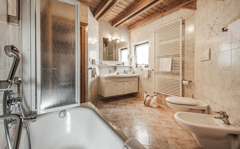 Bathroom 4, Hotel Ansitz Jakoberhof - Alpine Relax, Bolzano