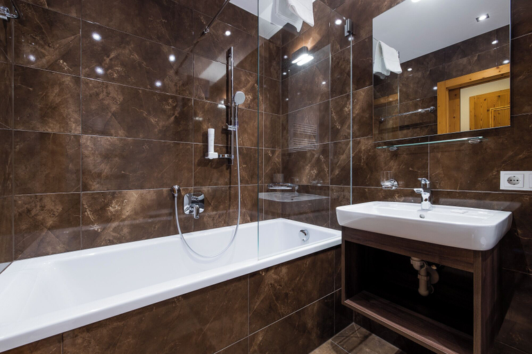 Bathroom 3, Wildkogel Resorts – Das Bramberg, Zell am See