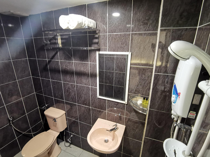 Bathroom 12