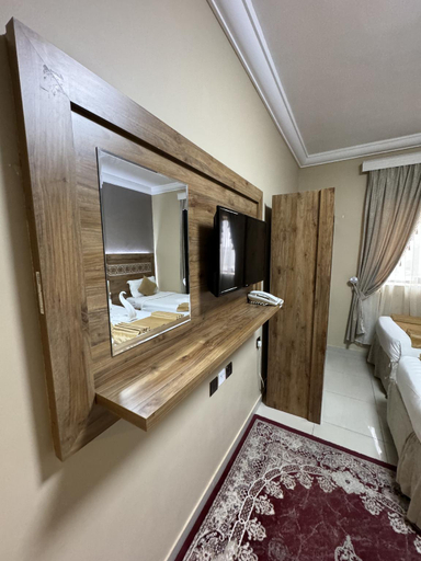 Others 4, Razana Al Hafayyer, Makkah