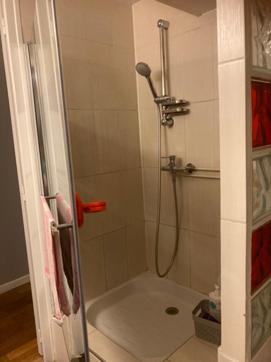 Bathroom 3, Comme a la maison !, Rhône