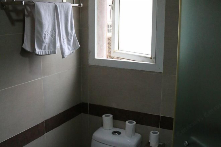 Bathroom 4, Hai Lun Hotel, Zhoushan
