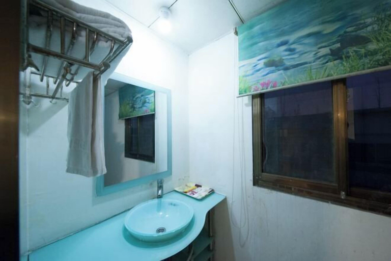 Bathroom 3, Jiutian Hotel, Yancheng