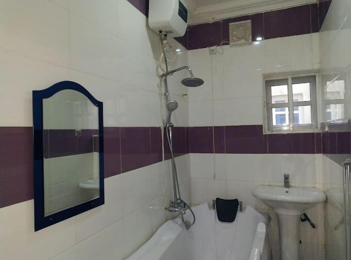 Bathroom, Wendy's Suites, Abeokuta South