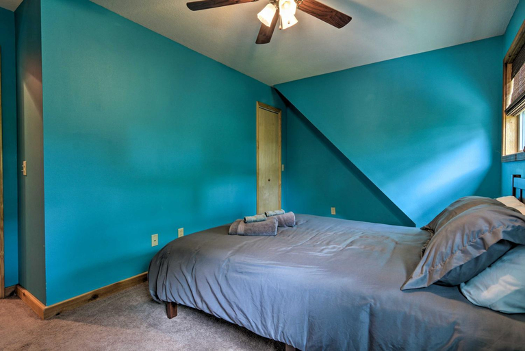 Bedroom 2, Spacious Log Cabin w/ Fire Pit & Game Room!, Carroll