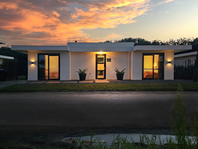 Others 1, Luxury Villa With Veranda, Canoe, Zeewolde