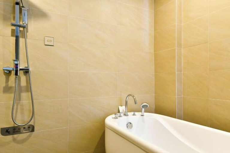 Bathroom 4, LAVANDE HOTELS Qingyuan City Plaza Feilai Lake Branch, Qingyuan