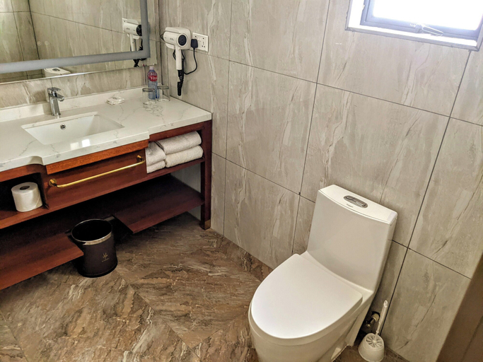 Bathroom 4, Baluba Game Resort, Luanshya