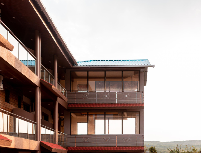 Exterior & Views